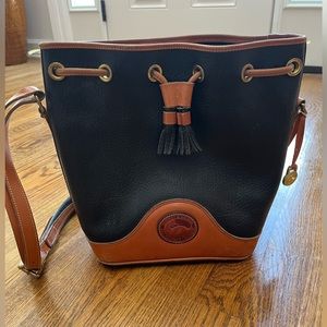 Gorgeous Vintage Dooney and Bourke bucket bag